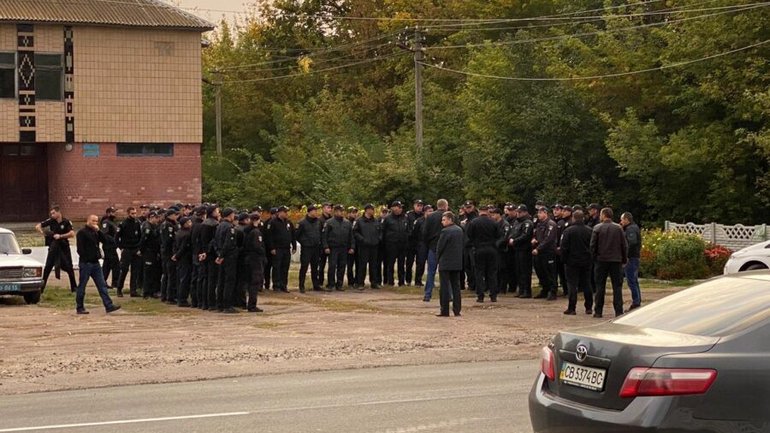 Українська громада з допомогою поліції відстояла за ПЦУ історичний храм на Чернігівщині - фото 1