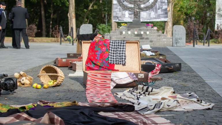 В Украине почтили память казненных в Бабьем Яру - фото 1