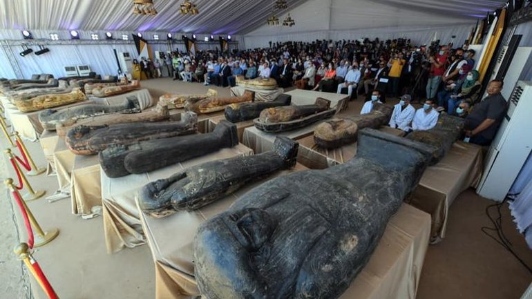 Єгипет показав 59 саркофагів віком понад 2500 років - фото 1