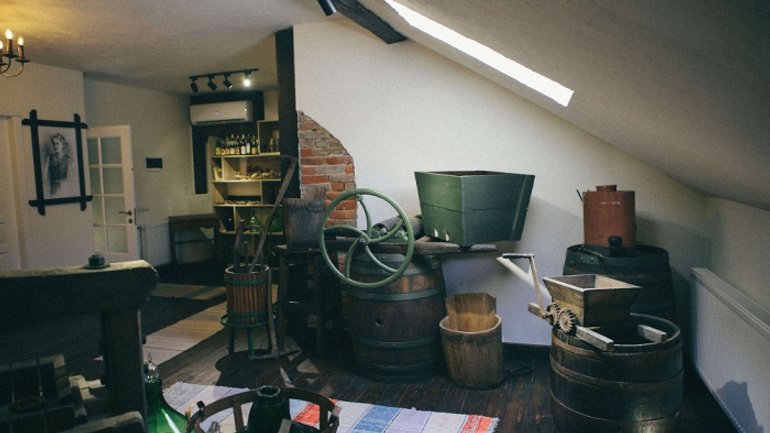 В Ужгороді у будинку священиків створили музей виноробства - фото 1