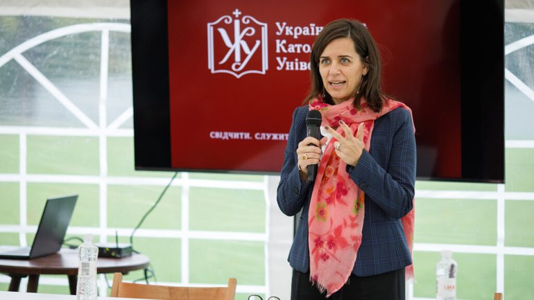 Canadian Ambassador to Ukraine Larysa Galadza gives a lecture to UCU students - фото 1