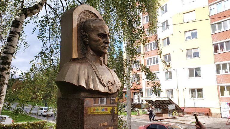 Священику, якого називали "Тернопільским Шептицьким", встановили пам'ятник - фото 1