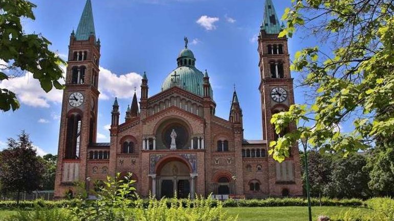 Півсотні радикальних ісламістів напали на церкву у Відні - фото 1