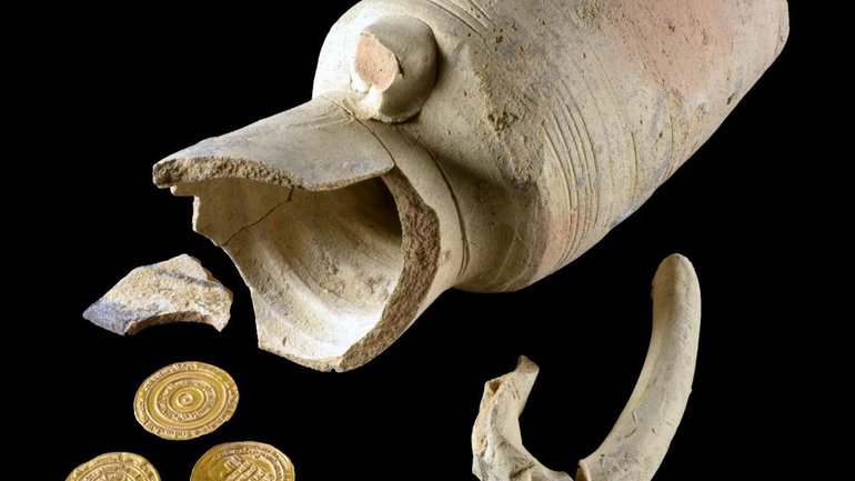 Біля Стіни Плачу знайдено тисячолітні золоті монети  раннього ісламського періоду - фото 1