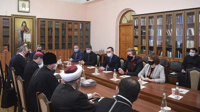 Рада Церков обговорила з парламентарями взаємодію у розробці законів - фото 1