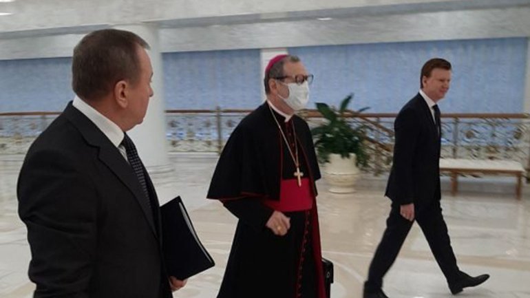 Для встречи с Лукашенко в Минск прибыл спецпосланник Папы Римского - фото 1