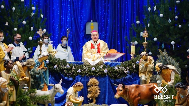 Архиєпископ Кондрусевич очолив Різдвяну  Месу в Червоному костелі в Мінську - фото 1