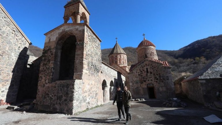 Вірменський монастир Дадіванк може стати албанським монастирем Худавенг. Але, крім зміни офіційної назви, більше йому нічого не загрожує, - запевняє влада Азербайджану - фото 1
