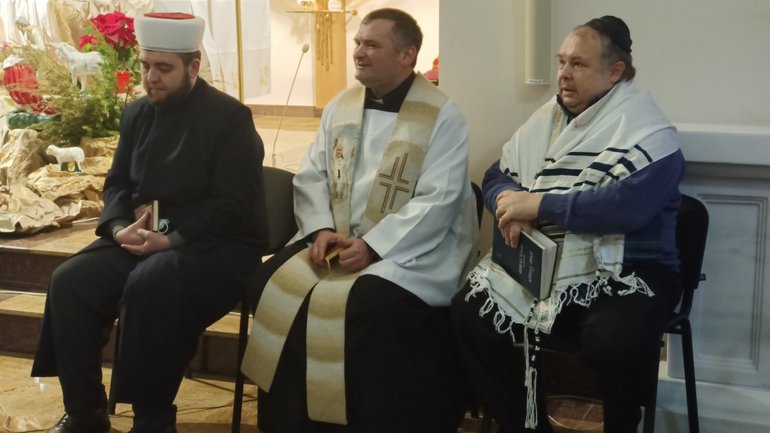 У Львові представники "Релігії Книги" разом молилися за мир - фото 1