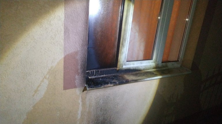 Активисту ПЦУ в окно дома бросили «коктейль Молотова» - фото 1