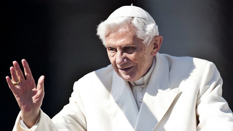 Услід за Папою Франциском від COVID-19 вакцинувався Папа-емерит Бенедикт XVI - фото 1