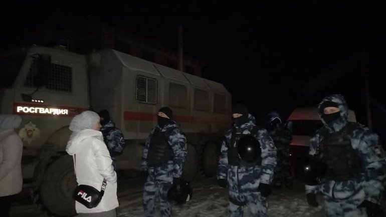 Ночью оккупанты пришли с обысками к крымским татарам - фото 1