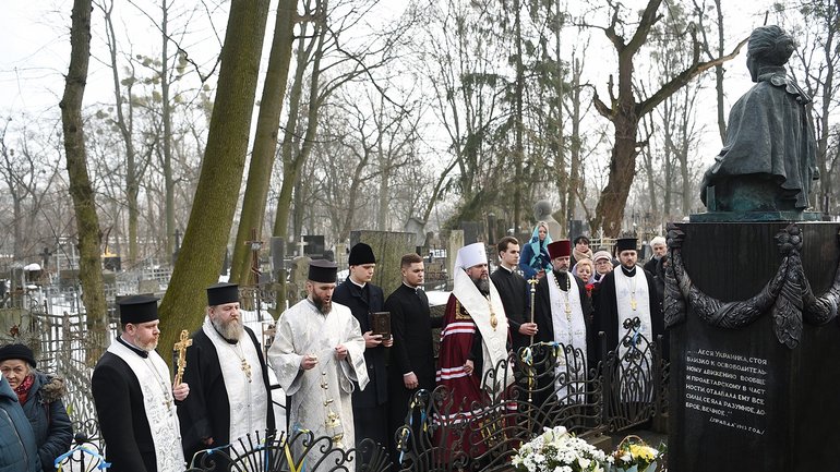 Предстоятель ПЦУ звершив панахиду на могилі Лесі Українки - фото 1