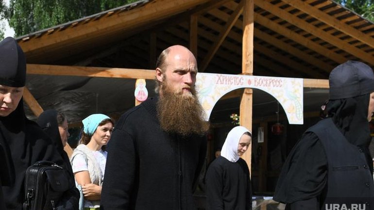 На Росії ОМОН увірвався в жіночий монастир з кувалдами: шукали кілера - фото 1