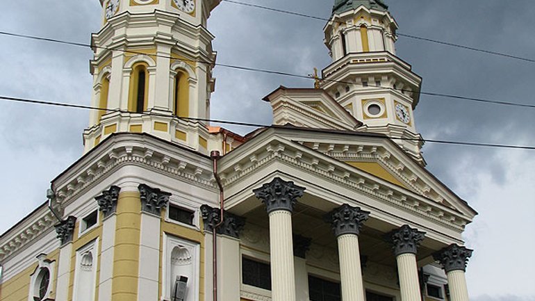Хмари над Ужгородським собором Воздвиження Чесного Хреста - фото 1