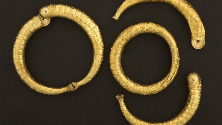 Золоті та срібні браслети віком 1000 років у коробці з рядками з Корану виявили в Ізраїлі - фото 1