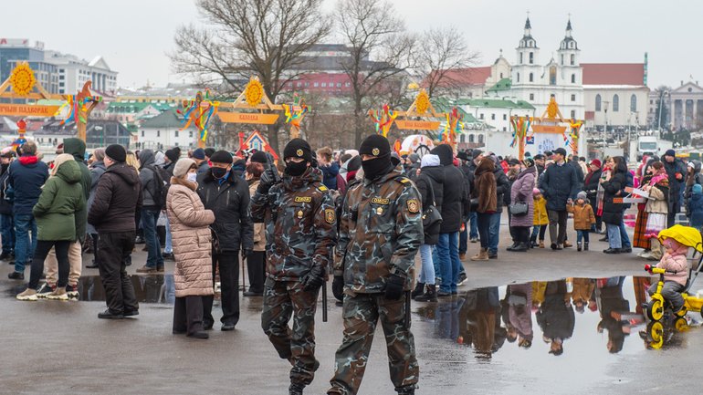 Правозащитники сообщают о задержаниях на масленице в Минске - фото 1