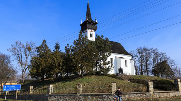 Реформатська церква у селі Паладь-Комарівці Ужгородського району - фото 1