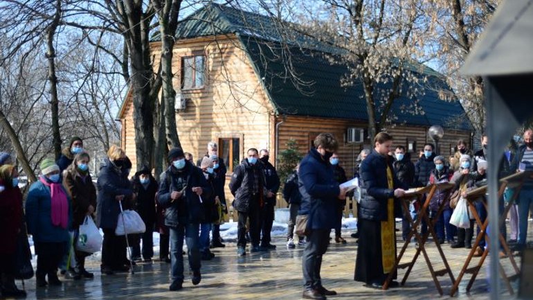 У Києві волонтери і бездомні провели панахиду в пам’ять про загиблих у морози - фото 1