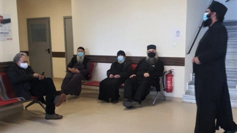 Монахів на горі Афон почали вакцинувати від коронавірусу - фото 1
