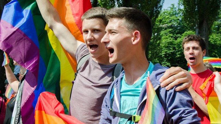 Омбудсмен Денісова вимагає прийняття законів про «одностатеві партнерства» та покарання критиків ЛГБТ - фото 1