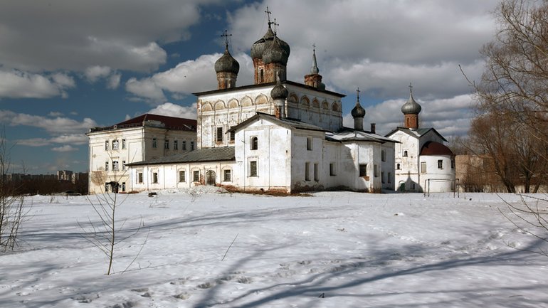 В Великом Новгороде рухнул купол собора XVII века - фото 1