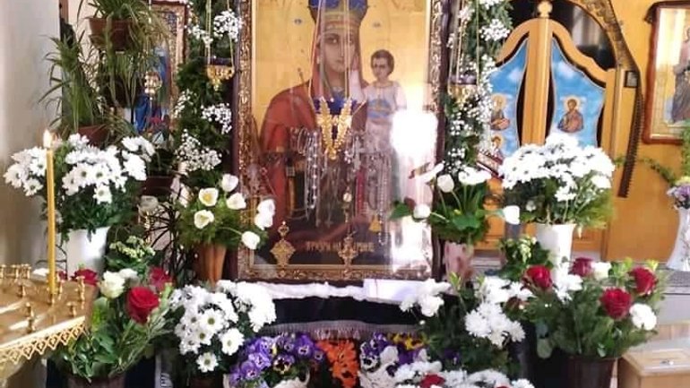 У монастирі на Закарпатті замироточила ікона Богородиці - фото 1