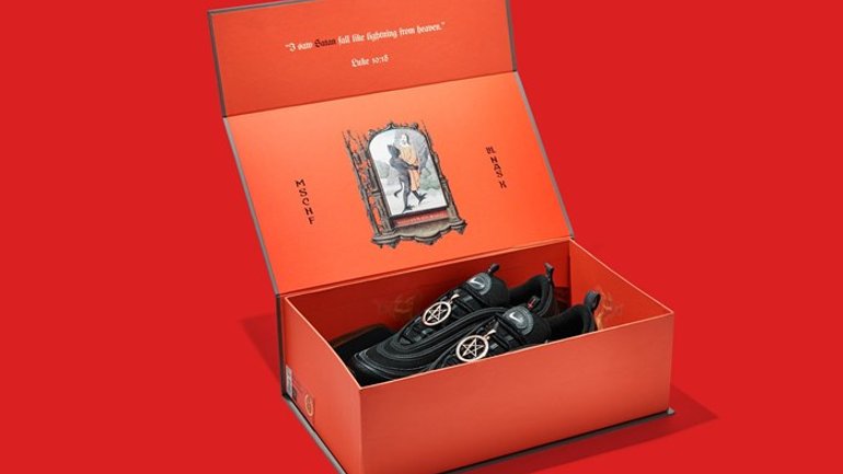 У США заборонили продаж «сатанинських» кросівок під брендом Nike - фото 1