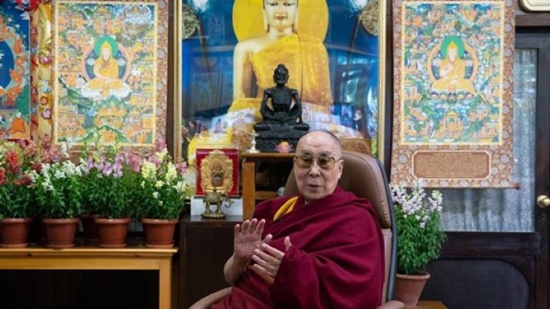 Далай-лама впевнений, якби жінки керували світом, то планету б оповила гармонія - фото 1