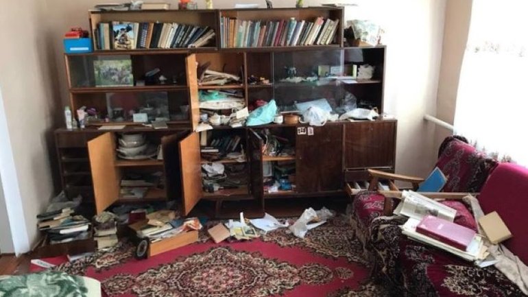 Окупанти обшукали дім кримського татарина, вилучили релігійну літературу і техніку - фото 1