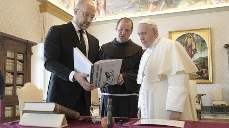Прем'єр-міністр України Дмитро Шмигаль під час зустрічі у Ватикані з Папою Римським Франциском, 25 березня 2021 - фото 1
