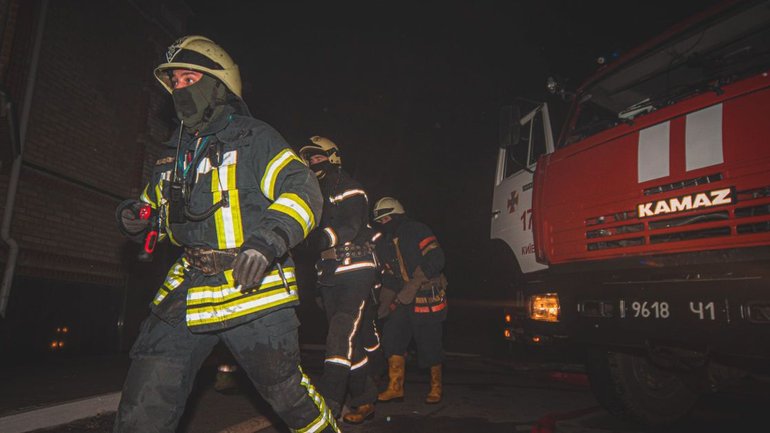У Києві сталася пожежа на території храму: загинули дві людини - фото 1