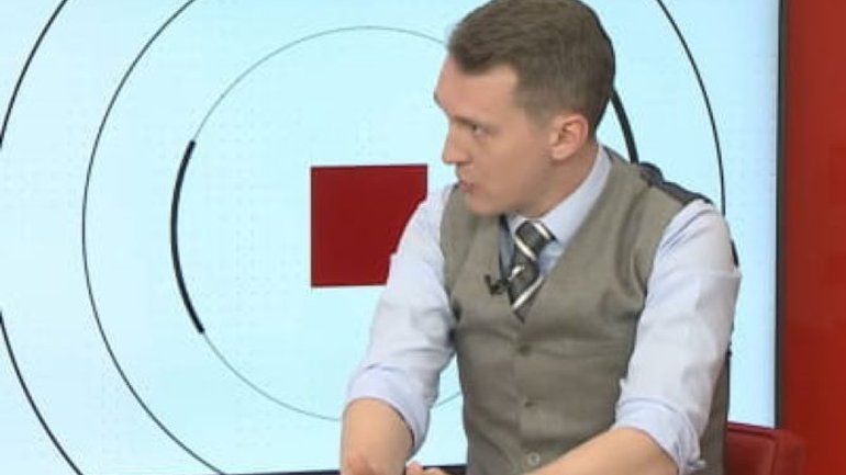 Хочет удержаться на должности, – блогер объяснил, почему Ткаченко не хочет менять УПЦ МП на РПЦвУ - фото 1