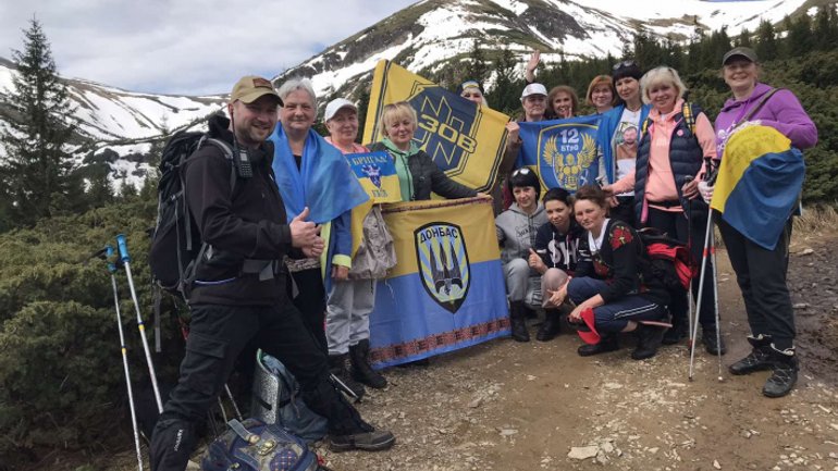 For the first time, mothers of Ukrainian Heroes climbed Hoverla in memory of their sons - фото 1