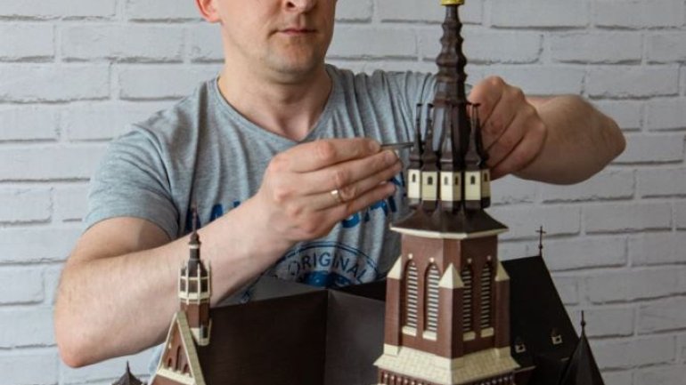 Житель Тернопільщини створив унікальний макет костелу, з цегли якого побудували тюрму НКВС - фото 1