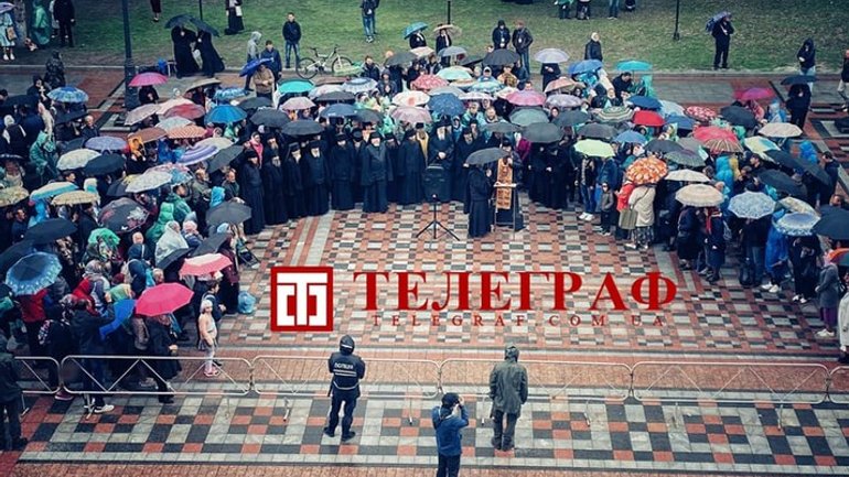 Під парламентом прихильники УПЦ МП протестують проти електронних паспортів - фото 1