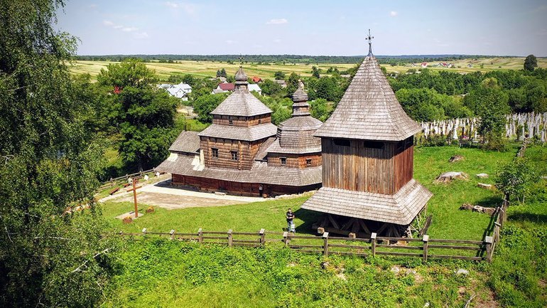 Найстаріша дерев`яна церква Львівщини з'явилася на поштовій марці в Японії - фото 1