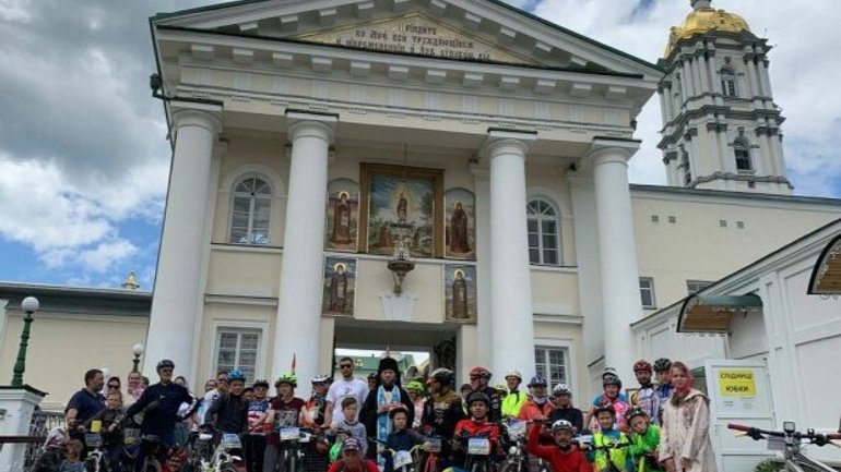Група віруючих УПЦ МП на велосипедах подолала 450 км з Києва до Почаєва - фото 1