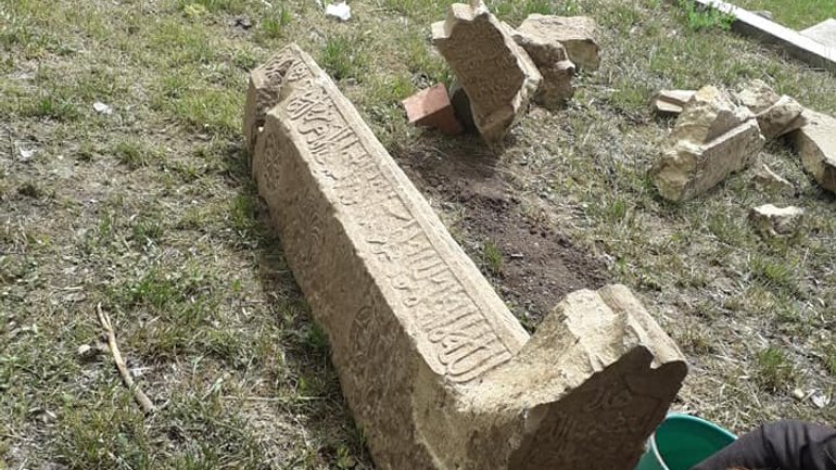 У Криму окупанти знищили мусульманське кладовище XIII століття - фото 1
