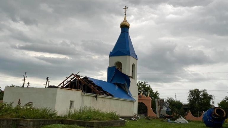 На Одещині ураган зірвав купол і дах храму - фото 1