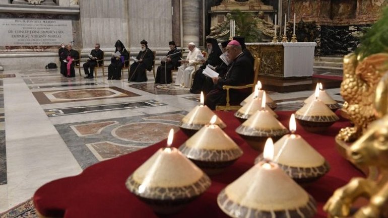 Разом з єрархами Лівану Папа молився за мир в їх країні - фото 1