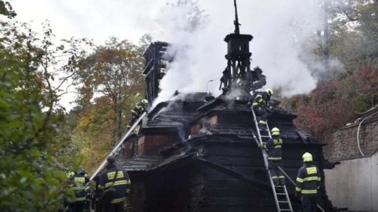 Поліція Праги призупинила слідство щодо підпалу українського храму - фото 1