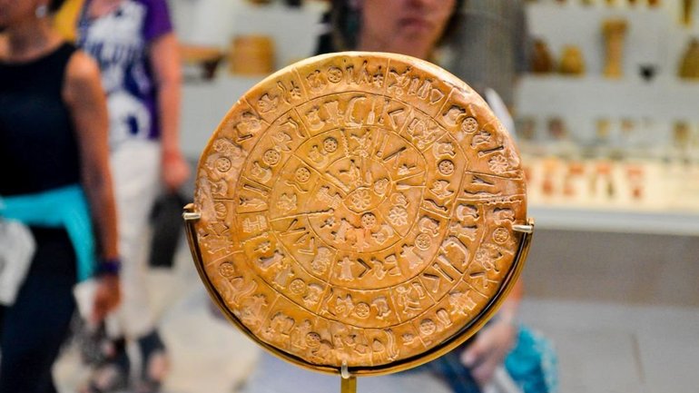 Грецький лінгвіст розшифрував напис знаменитого Фестського диска: це  гімн богині Астарті - фото 1