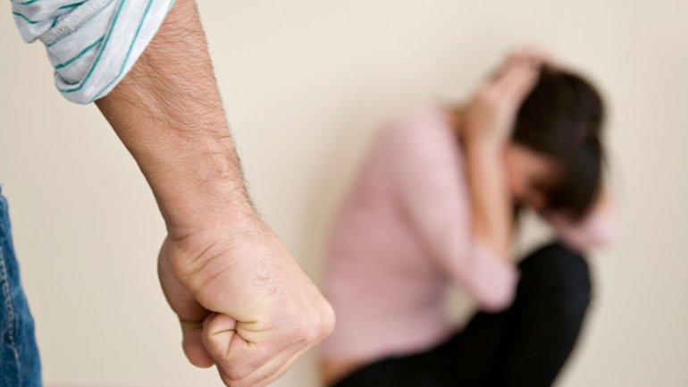"Гріх" домашнього насильства доведеться спокутувати фізичною працею: ВРУ ухвалила закон - фото 1