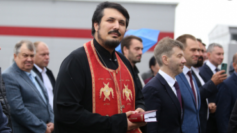 На  Росії священик РПЦ освятив бійню - фото 1