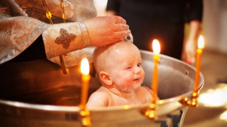 Грузинський Патріарх провів 63-е масове хрещення, ставши хрещеним ще понад півтори тисячі дітей - фото 1