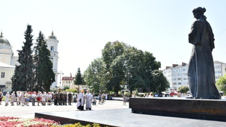 Духовенство ПЦУ на Волині вшанувало пам’ять Лесі Українки - фото 1
