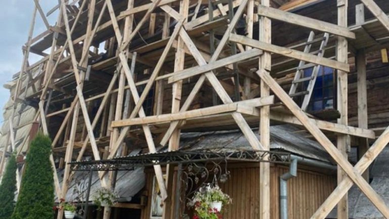 Для завершення реставрації дерев’яної церкви з унікальним іконостасом на Львівщині  бракує понад мільйон гривень - фото 1