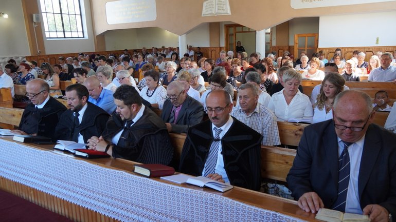 Реформатська громада м. Чопа відзначила 25-річчя побудови церкви подячним молебнем - фото 1