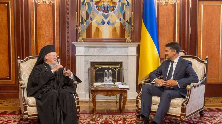 Razumkov thanked Patriarch Bartholomew for supporting Ukraine - фото 1
